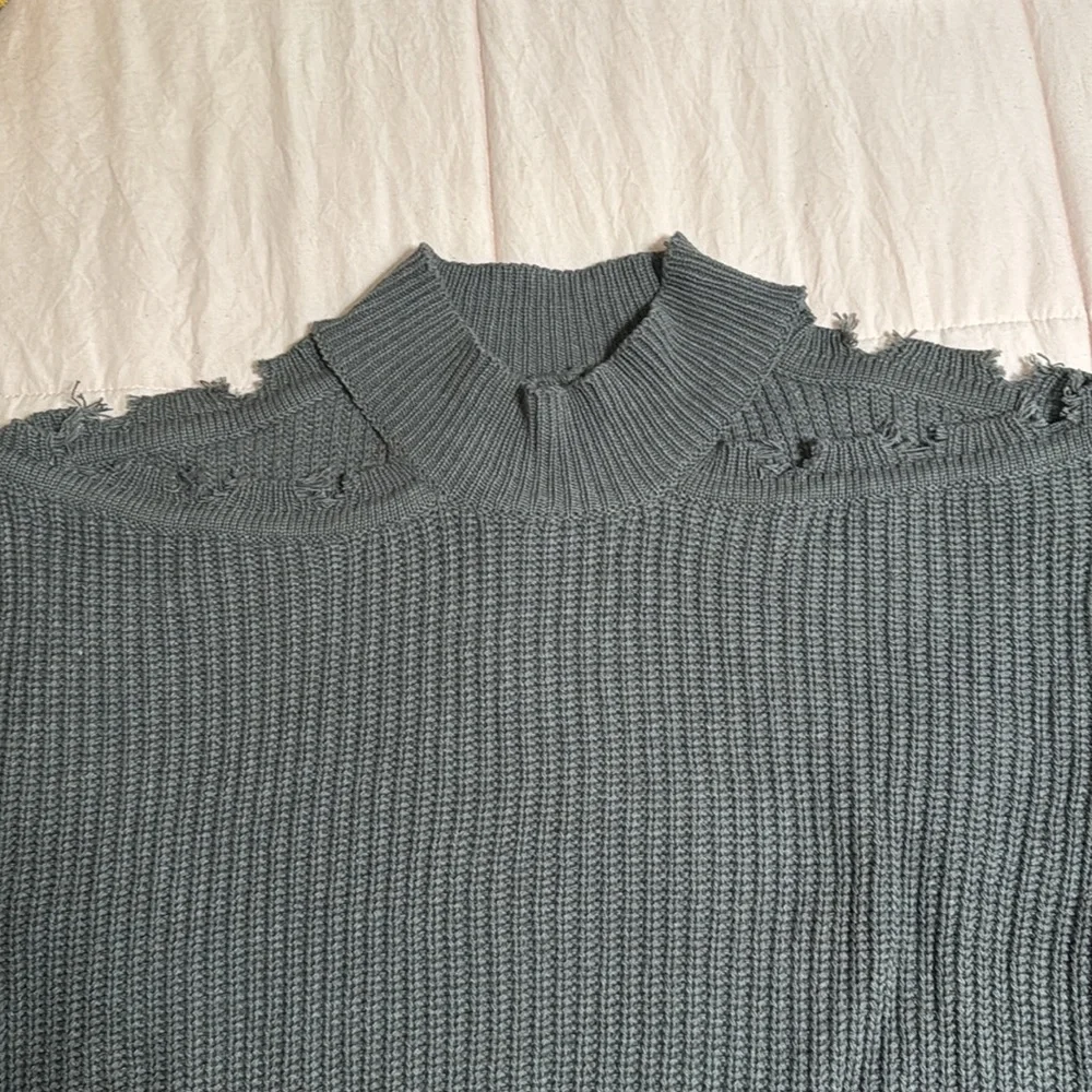 Women’s cold shoulder sweater size medium - Picture 2 of 4